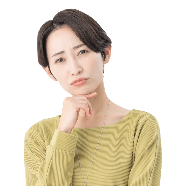 悩みを考える女性